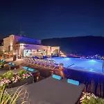 Meta & Vine Hotel 4*