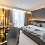 Meta & Vine Hotel 4*