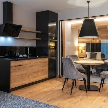 Meta & Vine Hotel 4*