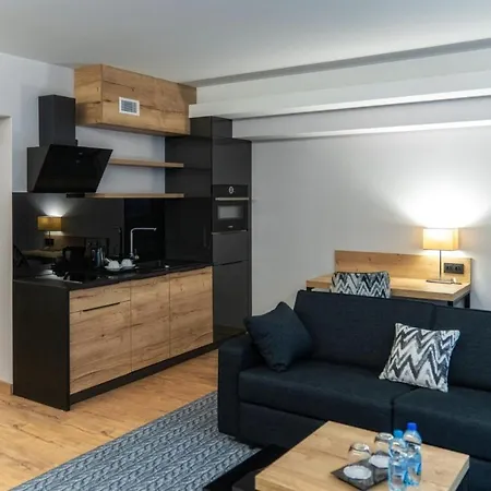 Meta & Vine Hotel 4*