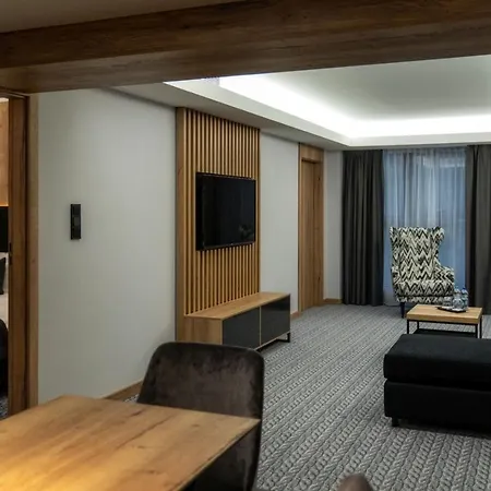 Meta & Vine Hotel 4*