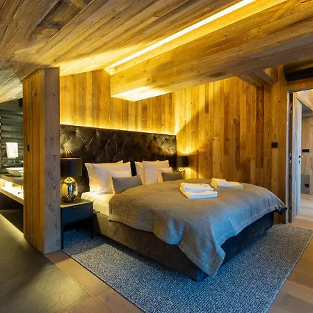 Meta & Vine Hotel 4*