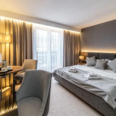 Meta & Vine Hotel 4*