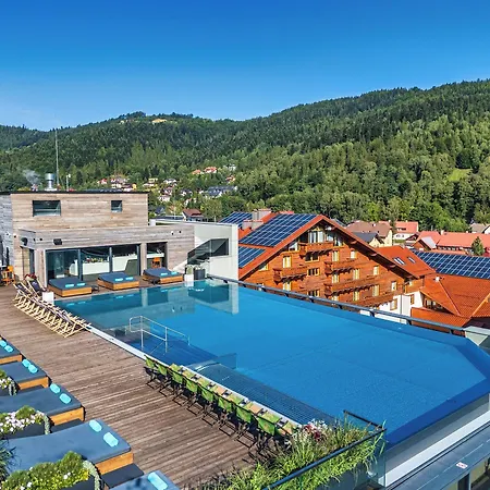 Meta & Vine Hotel