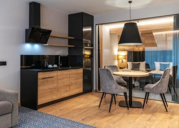 Meta & Vine Hotel 4*